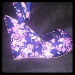 Floral wedges